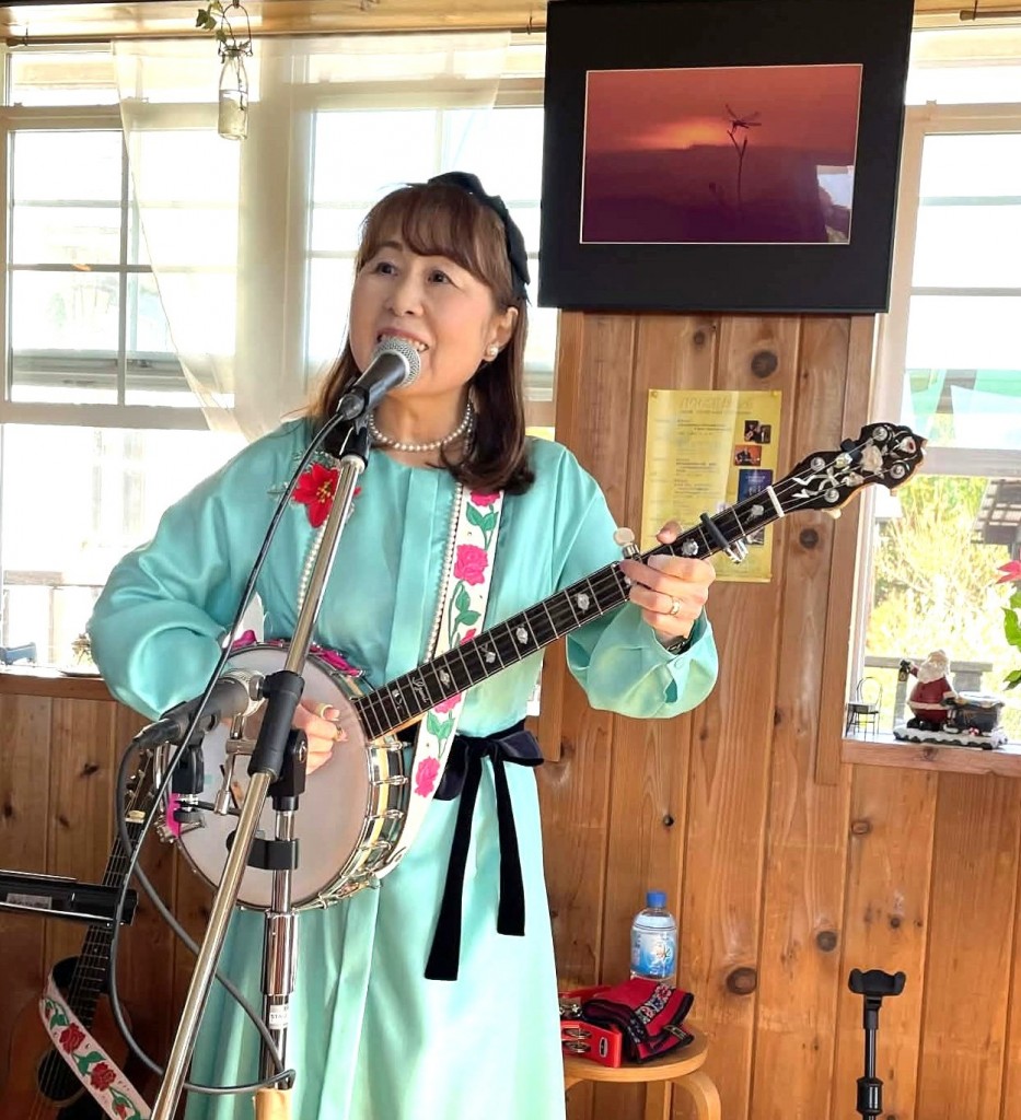 5 9ef4a095-9f7d-4e8a-8b15-e5bbafa954c6