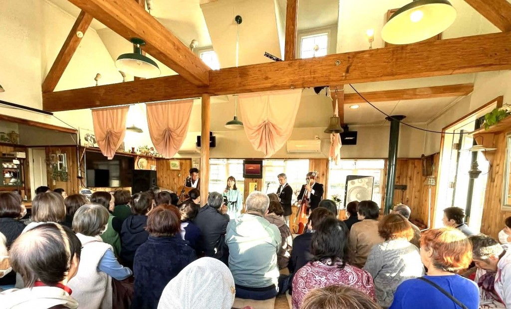 6  28b29bef-072f-40ed-a294-3a241de88d13