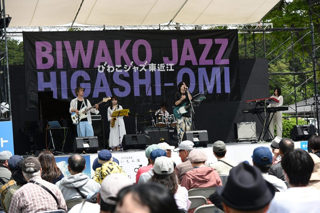 12   63b62e80-d6dd-4a10-ae3b-77b15b5eb5d8