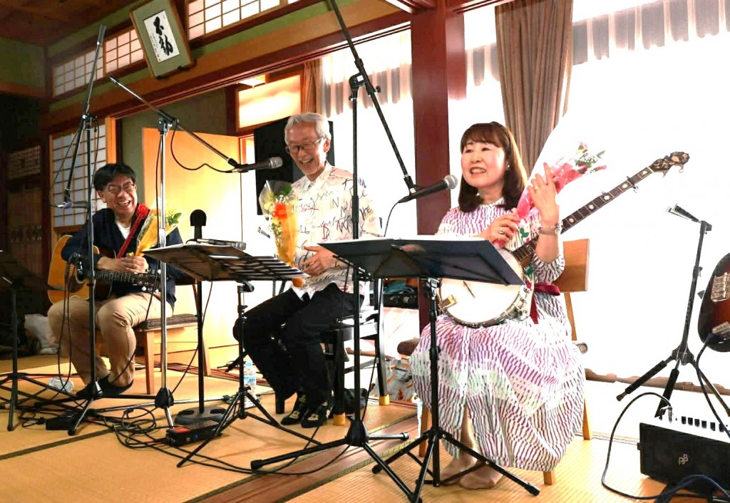 12  b562ff75-0e38-4cd1-b8f8-470ef7fbe288