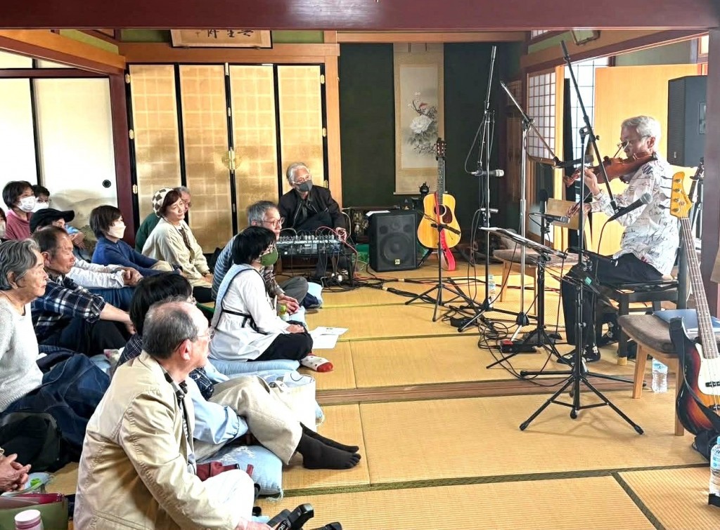 3   3a1d1cbe9-677d-418a-baec-5bff0e6d0499