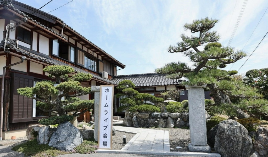 32  bc80e925-b818-4a93-9a43-0cc7d50be94e