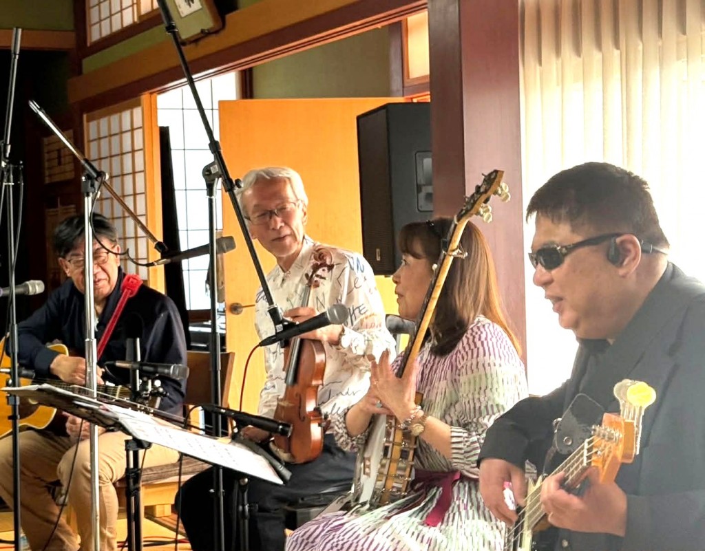 4 9094e377-f235-4dae-992f-489b2c11d07b