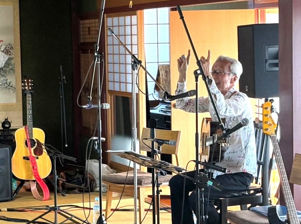 5  048dcf4e-50b9-4981-a54a-da3f60ae5b38