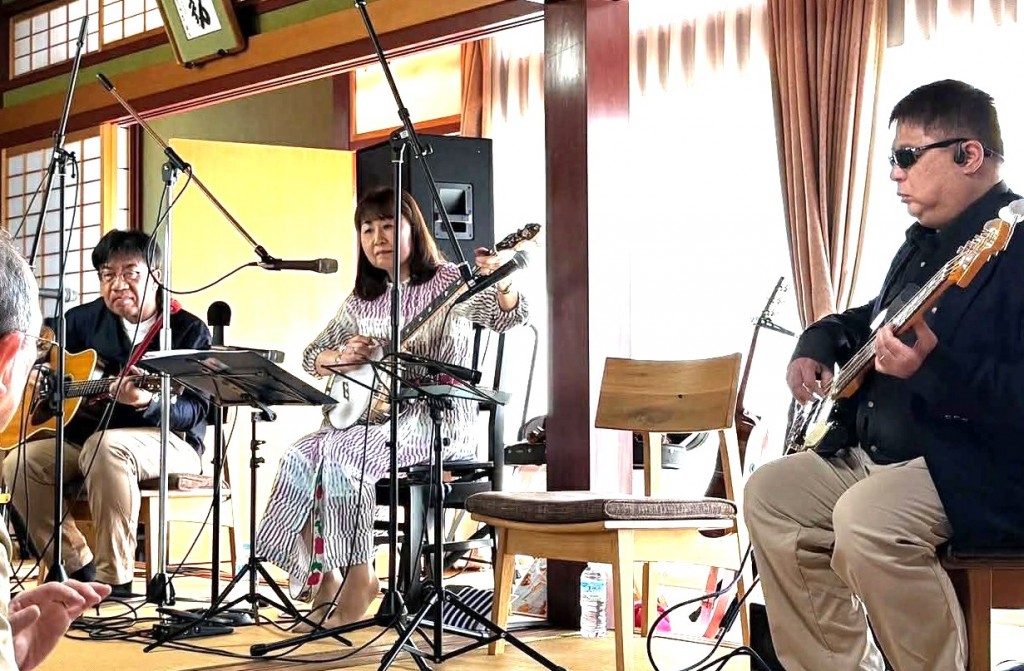 7  bdadf661-6356-49ed-805e-d79b6458d405